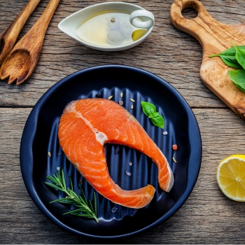 Tłuste ryby takie jak łosoś są źródłem witaminy D3